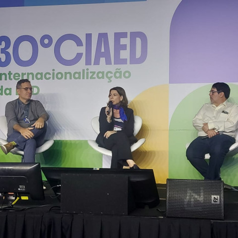 Sara Pedrini durante painel do evento